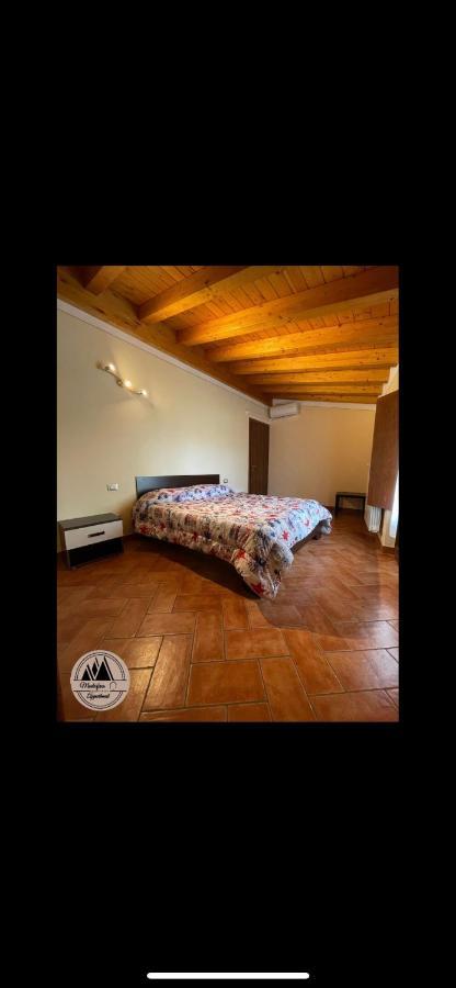 Вилла Montorfano Haus Ровато Экстерьер фото